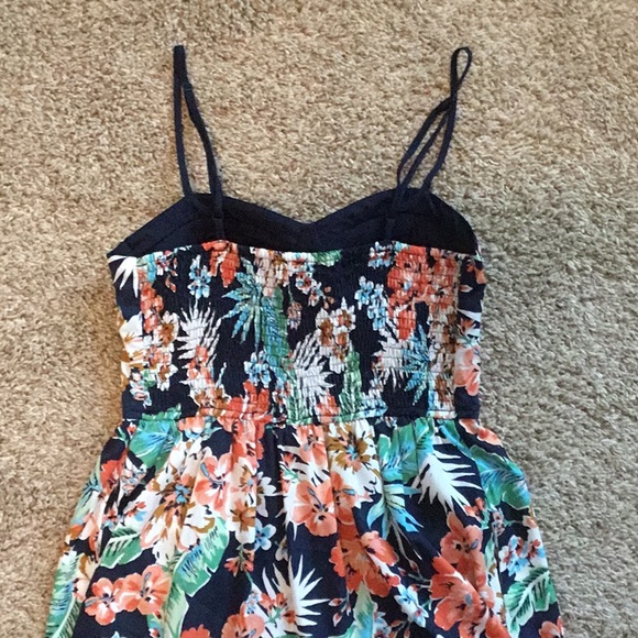 Floral Flowy Romper - Picture 4 of 5